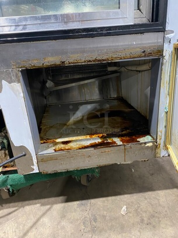 2010 Leader Commercial Refrigerated Bakery Display Case Merchandiser! With Curved Front Glass! With Rear Access Doors! Stainless Steel Body! Model: RHDL48 SN: PT10M1682D 115V 60HZ 1 Phase - Image 7 of 8