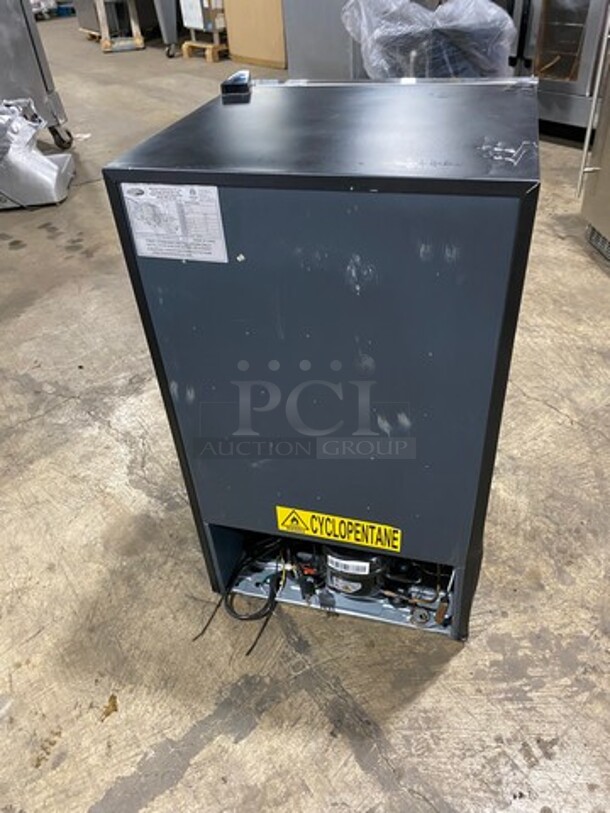NEW! OUT OF THE BOX! SCRATCH-N-DENT! Whynter Commercial Single Door Reach In Cooler Merchandiser! With View Through Door! With Poly Coated Racks! 121 Can Capacity! Model: BR1211DS - Image 3 of 7