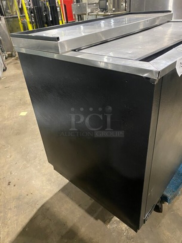 True Commercial Under The Counter Beer Bottle Cooler! With Single Sliding Stainless Steel Top Door! Model: TD3612 SN: 1467160 115V 60HZ 1 Phase - Image 2 of 7