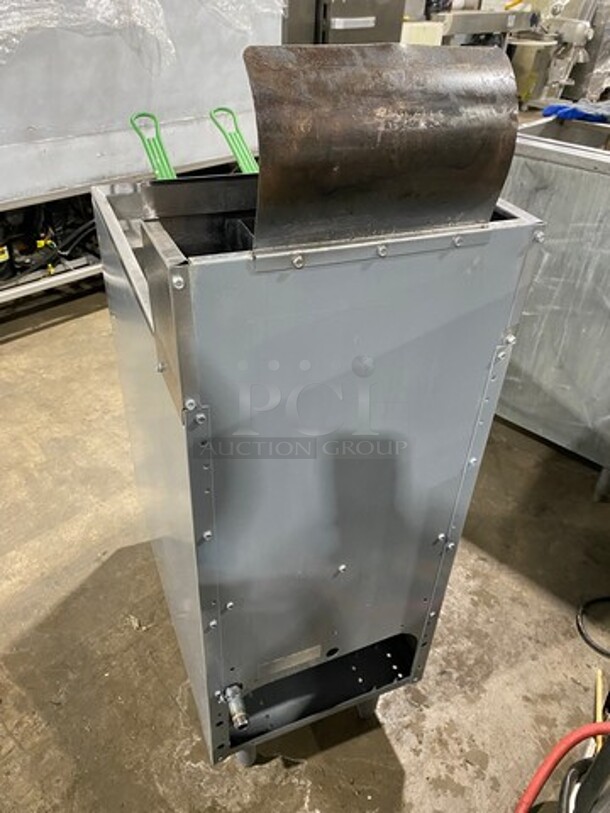 Frymaster Commercial Natural Gas Powered Deep Fat Fryer! All Stainless Steel! On Legs! WORKING WHEN REMOVED! Model: GF14SD SN: 0704FM0279! - Image 3 of 9