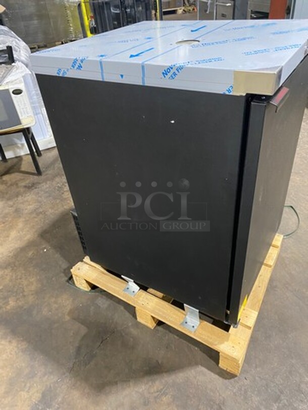 SCRATCH-N-DENT! LATE MODEL! 2019 Micro Matic Commercial Refrigerated Beer Kegerator Cooler! NO TOWER! Model: MDD23E SN: 8101681686 220V 60HZ 1 Phase - Image 4 of 11