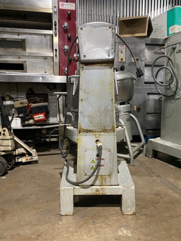 Omcan Commercial Floor Style 30 Quart Planetary Dough Mixer! With Bowl & Bowl Guard! With Dough Hook! Model SP300A Serial 1310300814! 110V 1Phase! Was Working When Removed! - Image 5 of 9