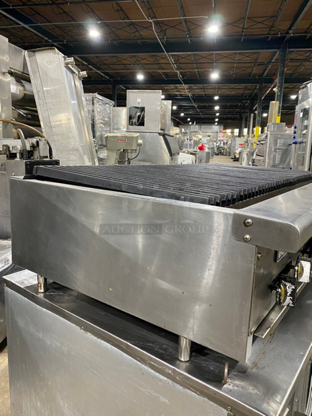 Radiance Commercial Countertop Natural Gas Powered Char Broiler Grill! 8 Burners! Stainless Steel Body! On Small Legs! - Image 2 of 8