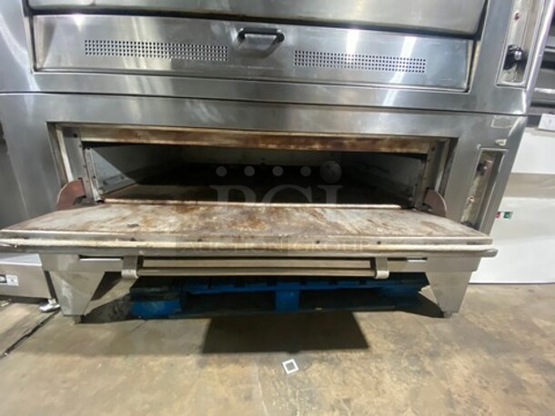 Vulcan Commercial Natural Gas Powered Triple Deck Baking Oven! All Stainless Steel! On Legs! 3x Your Bid Makes One Unit! WORKING WHEN REMOVED! Model: 7018A1 - Image 6 of 11