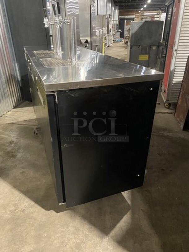LATE MODEL! Avantco 3 Door Refrigerated 4 Tap Beer Kegerator! Model 178UDD378 Serial 913343001! 115V 1 Phase!  - Image 6 of 12