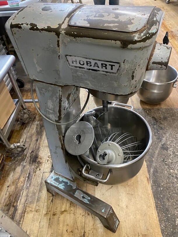 Hobart Metal Commercial Floor Style 30 Quart Planetary Dough Mixer w/ Stainless Steel Mixing Bowl, Bowl Guard, Dough Hook, Paddle and Whisk Attachments! Working When Removed! MODEL D300 SN:11098163 115V 1 Phase! - Image 3 of 10