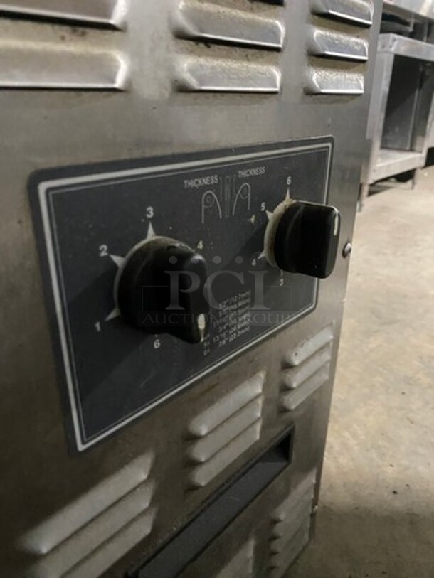 Antunes Commercial Countertop Vertical Contact Toaster! All Stainless Steel! Model: VCT2000CV SN: 16051714 208V - Image 5 of 9