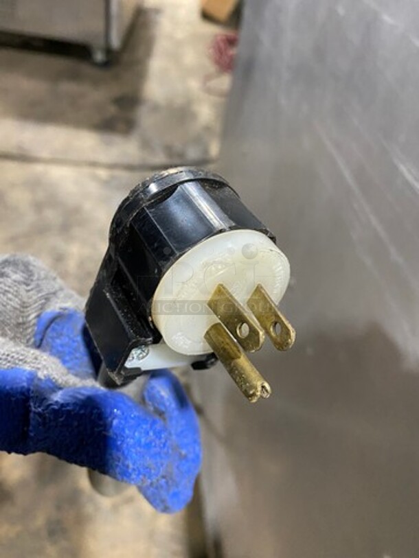 Cres Cor Commercial Insulated Warming/Proofing Cabinet! With 2 Half Doors! Holds Full Size Trays! All Stainless Steel! WORKING WHEN EMOVED! Model: 5495039 SN: HJGK5086A 120V 60HZ 1 Phase - Image 9 of 9