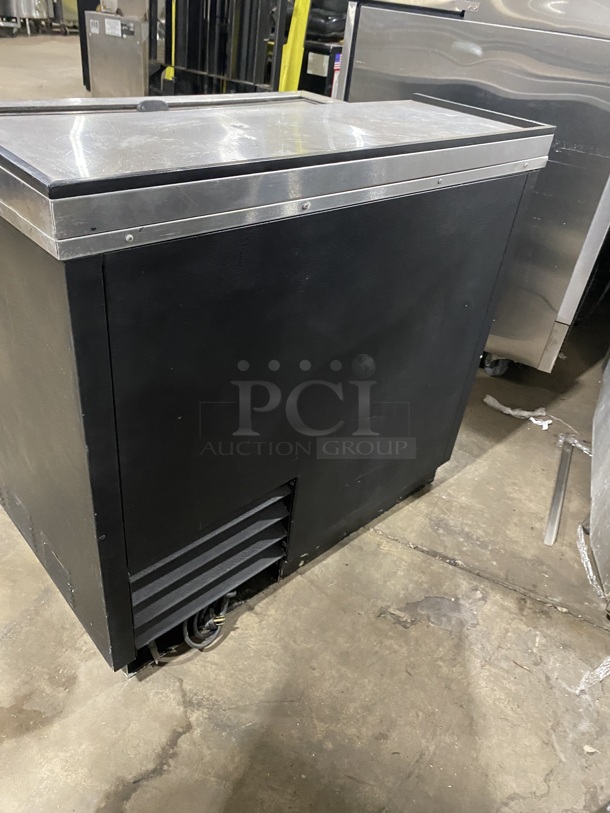 True Commercial Under The Counter Beer Bottle Cooler! With Single Stainless Steel Sliding Top Door! Model: TD3612 115V! - Image 4 of 7