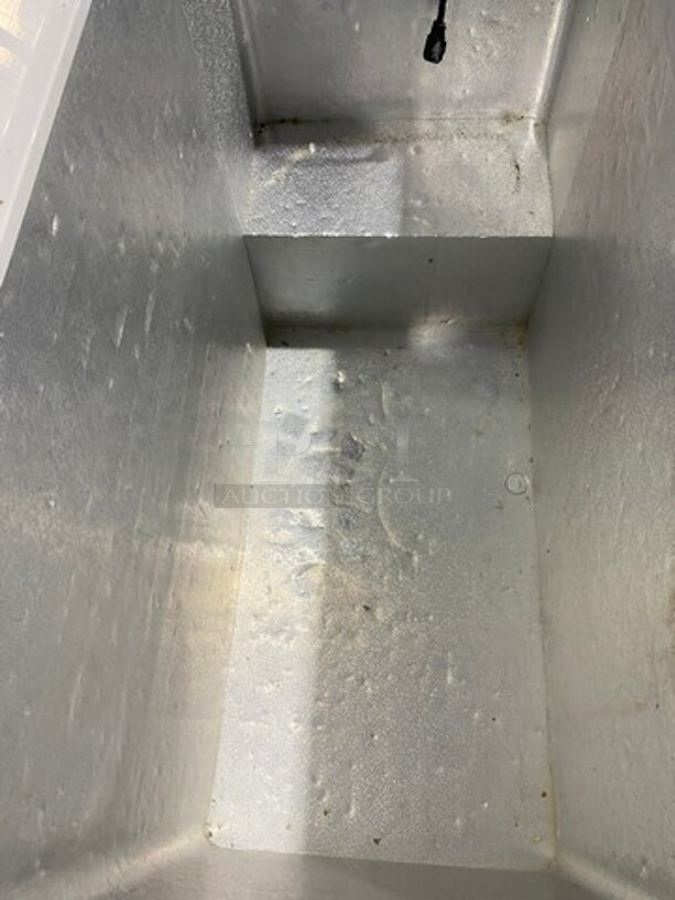 Commercial Reach Down Chest Freezer/ Cooler! With Hinged Top Lid! Model: CFCE09SW SN: 1D60190058 115V 60HZ 1 Phase - Image 5 of 8