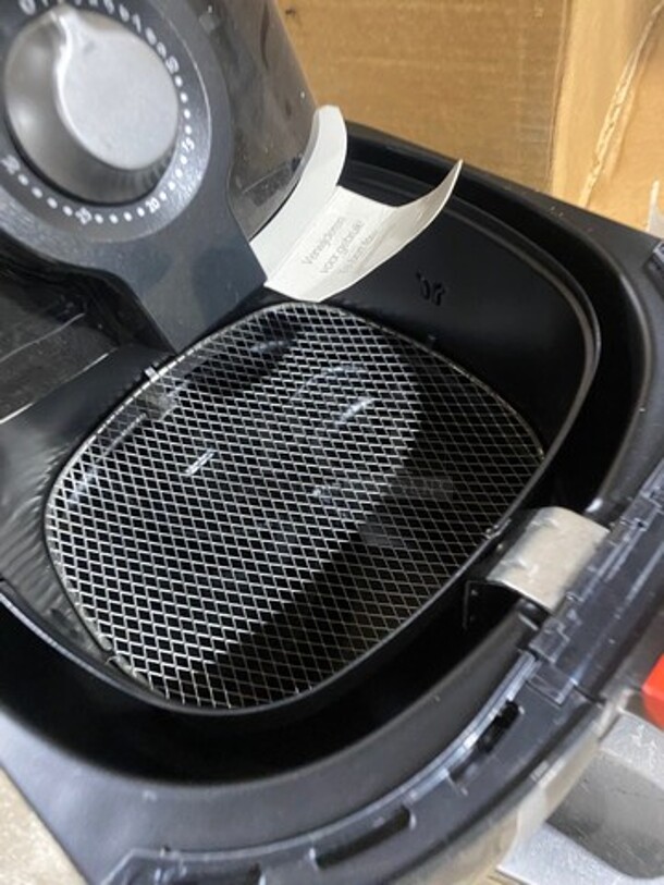 Phillips Countertop Air Fryer! Model: HD9220 120V - Image 5 of 8