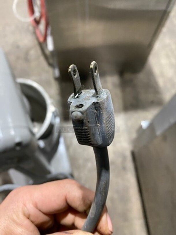 Hobart Commercial Heavy Duty 20Qt Planetary Mixer! With Spiral Attachment And Stainless Steel Mixing Bowl! Model: A200 SN: 11337200 115V 60HZ 1 Phase - Image 5 of 8