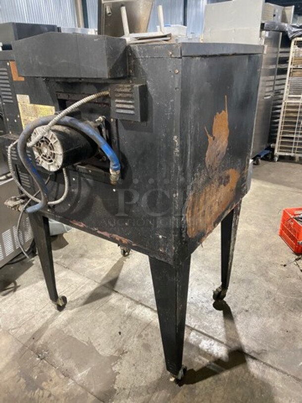 US Range Commercial Natural Gas Powered Single Deck Convection Oven! With View Through Doors! Metal Oven Racks! All Stainless Steel! On Casters! - Image 4 of 11