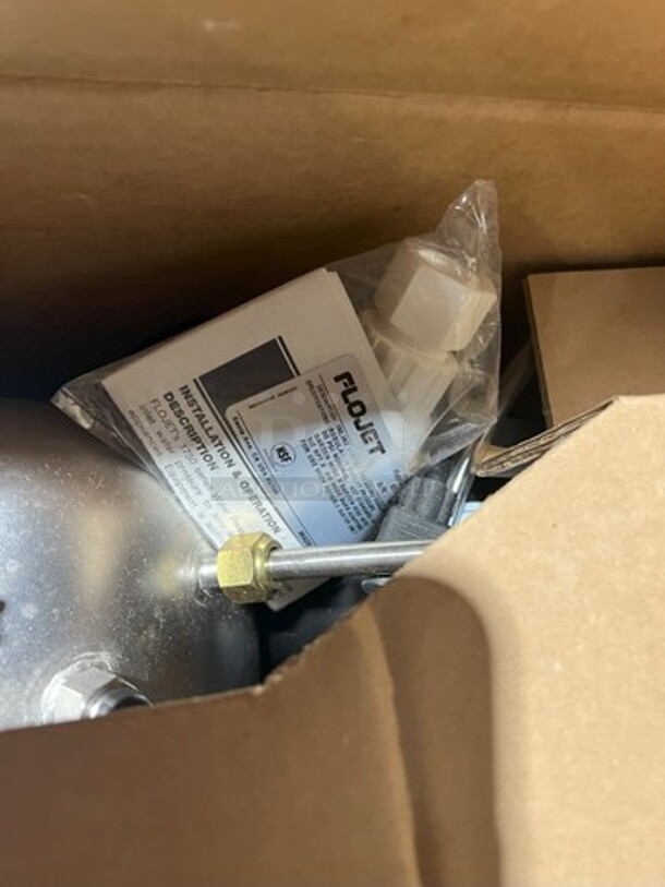 New In The Box! Big Mac Carbonator Tank! Model 41568 Serial ZMC6188383!  - Image 4 of 6