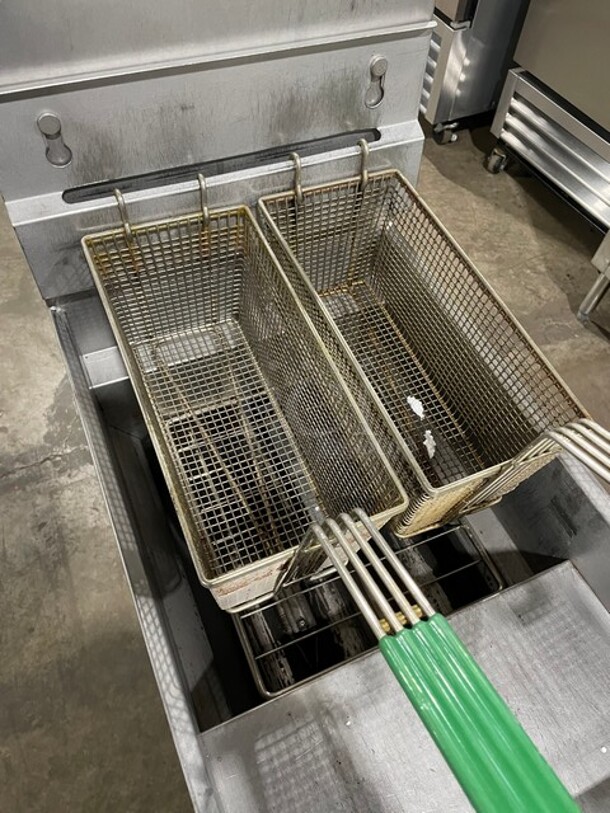 NICE! Pitco Commercial Natural Gas Powered Deep Fat Fryer! All Stainless Steel! With 2 Frying Baskets! With Dormont Quick Disconnect Gas Hose! On Casters! Model: 35C+ SN: G21AC067315! Working When Removed! - Image 5 of 12