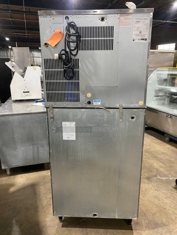 Hoshizaki Commercial Ice Maker Machine! With Commercial Ice Bin! All Stainless Steel! On Legs! Model: KML700MRJ SN: K00963C 115V 60HZ 1 Phase, Model: B500PF SN: G50530F - Image 3 of 8