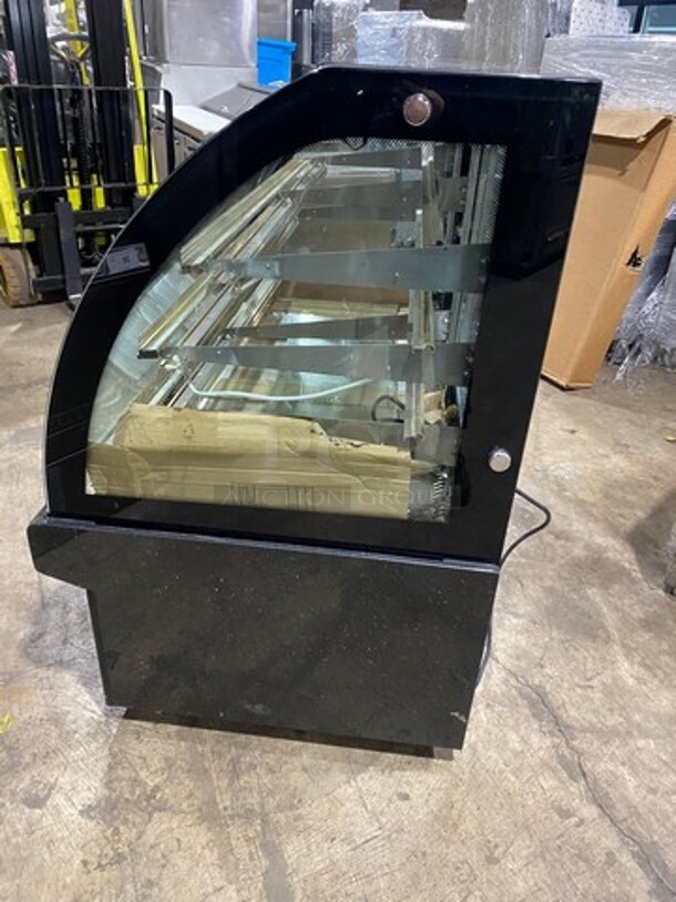2016 Leader Commercial Refrigerated Display Case Merchandiser! With Curved Front Glass! With Rear Access Doors! Model: EMCB57D SN: NA08M1603B 115V 60HZ 1 Phase - Image 7 of 12