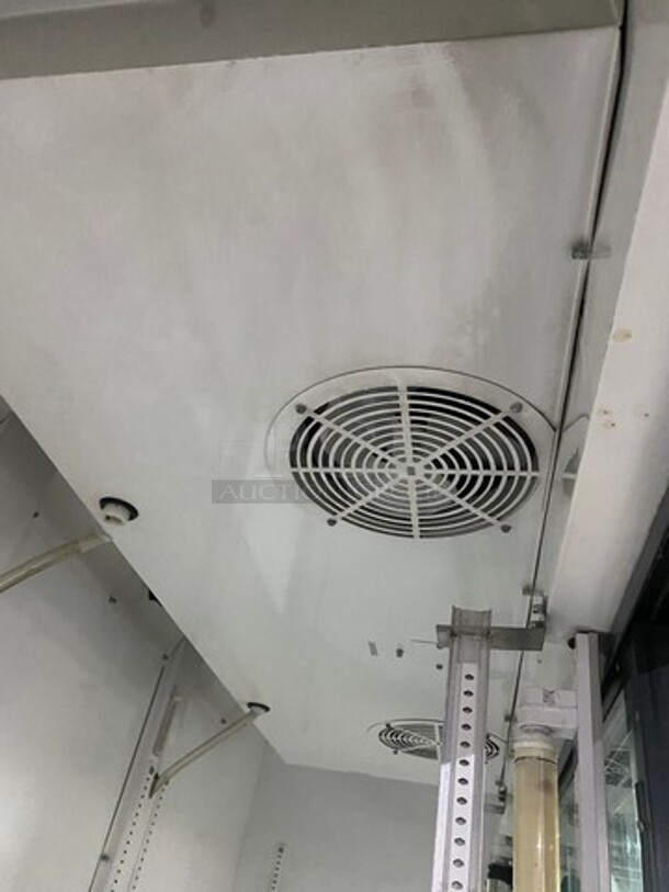 True Commercial 3 Door Reach In Cooler Merchandiser! With View Through Doors! Poly Coated Racks! Model: GDM69 SN: 4009937 115V 60HZ 1 Phase - Image 7 of 9