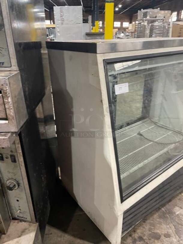 True Refrigerated 48 Inch Deli Display Case Merchandiser! Model TSID48-2 Serial 1431514! 115V 1 Phase!   - Image 2 of 8