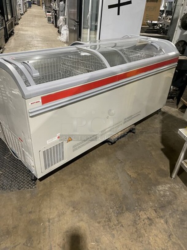 2016 AHT Chest Freezer Merchandiser! Model Manhattan210VS Serial 34990700000059! 110-120V 1Phase! With Baskets! One Glass Dor Missing! On Legs!  - Image 2 of 10