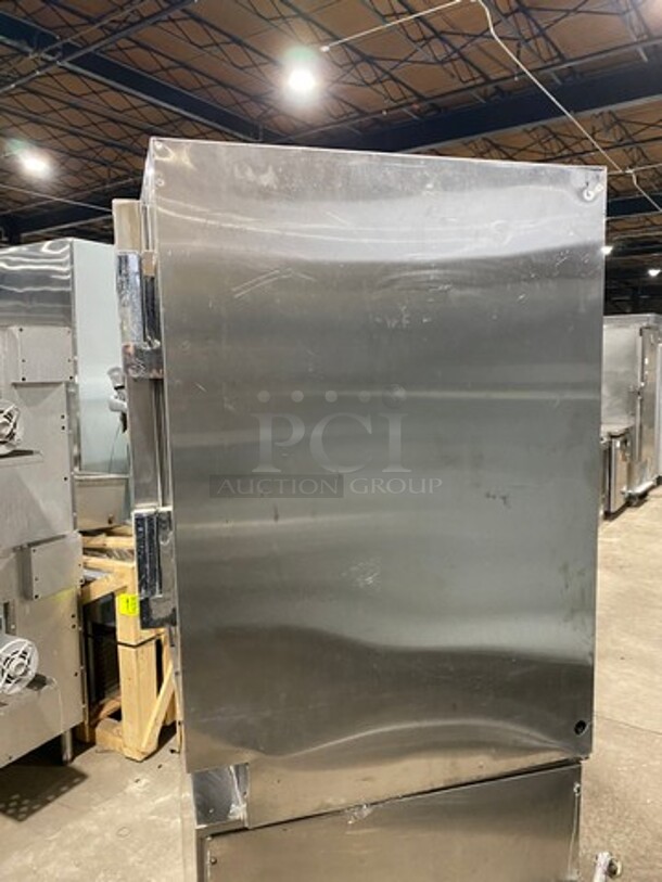 Traulsen Countertop/ Undercounter Single Door Cooler! With View Through Door! Model: UC27WT SN: M5015705M 115V 60HZ 1 Phase - Image 2 of 7
