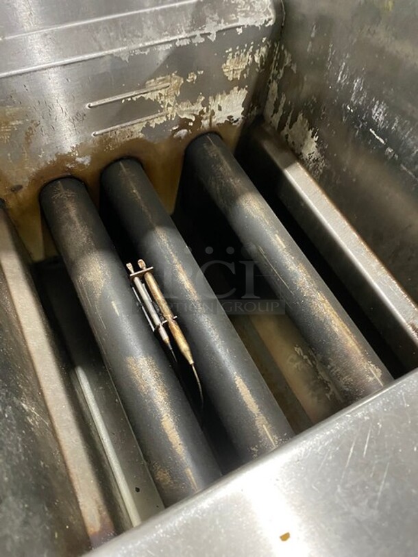 Asber Commercial Natural Gas Powered Deep Fat Fryer! With Backsplash! All Stainless Steel! On Casters! - Image 5 of 8