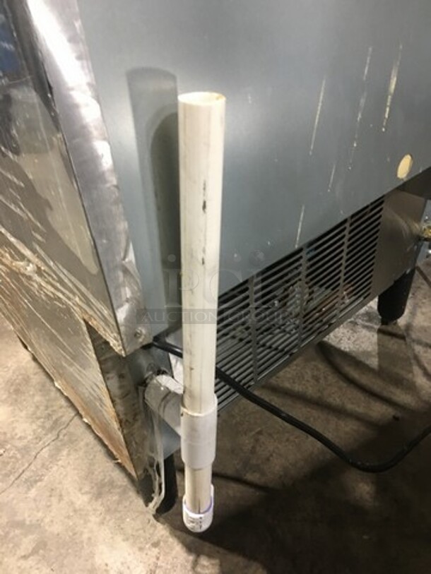 LATE MODEL! 2018 Hoshizaki Commercial Undercounter Ice Maker Machine! On Legs! WORKING WHEN REMOVED! Model: KM115BAJ SN: H00138E 115V 60HZ 1 Phase - Image 6 of 10