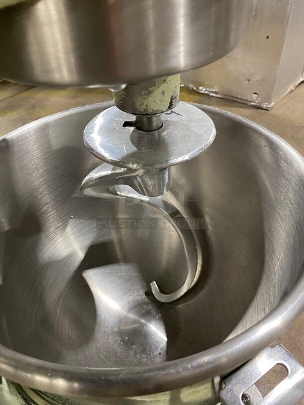 Hobart Commercial 20Qt Mixer! MODEL A200 SN:1681658115V 1PH - Image 4 of 6