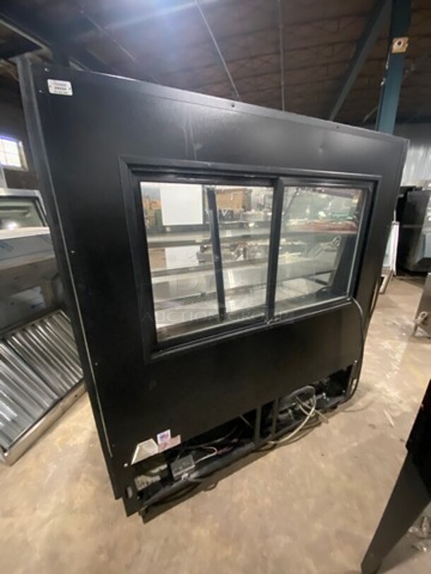 Federal Industries Commercial Refrigerated Grab-N-Go Open Case Merchandiser! With Rear Access Doors! Model: RSSM560SC5 SN: 130611769602 120/208/240V 60HZ 1 Phase - Image 4 of 7