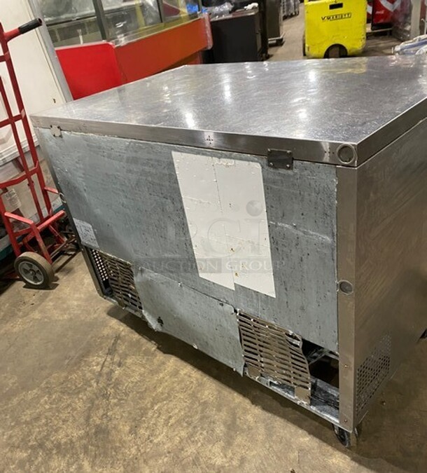 NICE! Turbo Air 2 Door Worktop Cooler With 2 Racks On Casters! Stainless Steel! MODEL TUR48SDN 115V  - Image 4 of 8