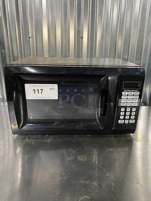 Hamilton Beach! Digital Microwave! 700 WATTS  - Image 1 of 9