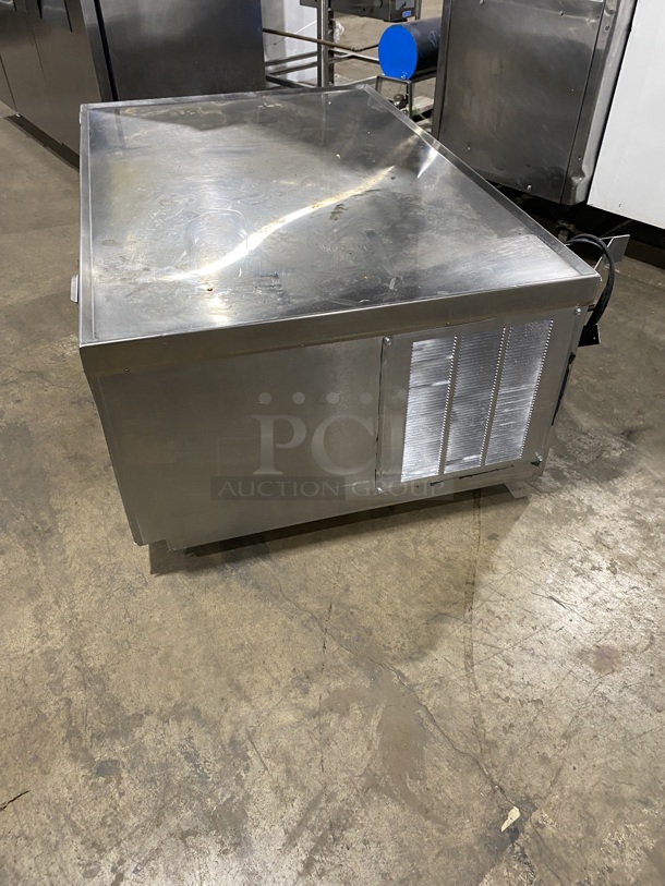 DELFIELD All Stainless Steel Commercial Refrigerated 2 Drawer Chef Base! On Casters! Model 17C52P Serial 1905150001649 115V/60Hz/1 Phase  - Image 3 of 8