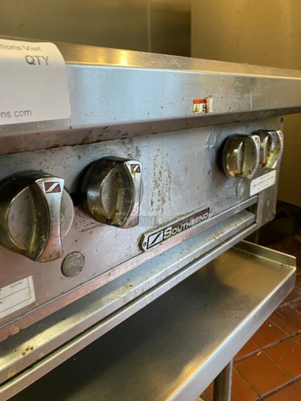 Southbend Commercial Countertop Natural Gas Powered 4 Burner Range! All Stainless Steel! On Small Legs! WORKING WHEN REMOVED! Model: HD024 SN: 18F90287 - Image 8 of 9