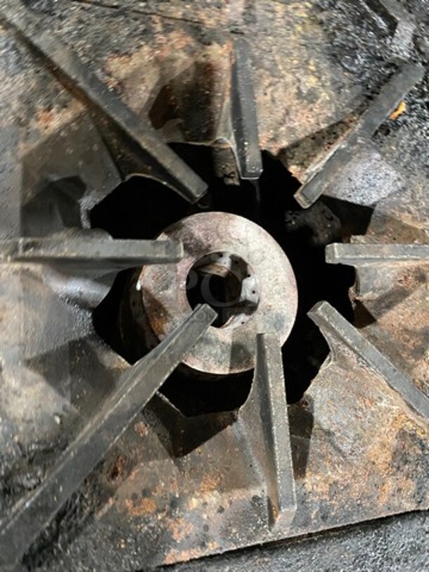 Cook Rite Commercial Natural Gas Powered 6 Burner Stove! With Raised Back Splash And Salamander Shelf! With Oven Underneath! All Stainless Steel! On Casters! - Image 6 of 9