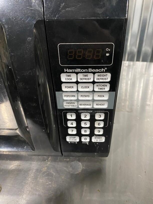 Hamilton Beach! Digital Microwave! 700 WATTS  - Image 6 of 9