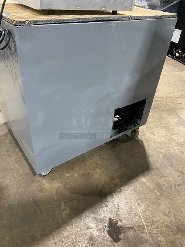 Leader Commercial Refrigerated Lowboy/Work Top Cooler! With 2 Door Refrigerated Storage Underneath! With Stainless Steel Body! On Casters! 115V 1 Phase! Model: DR48 S/C SN: PS121452! - Image 4 of 8