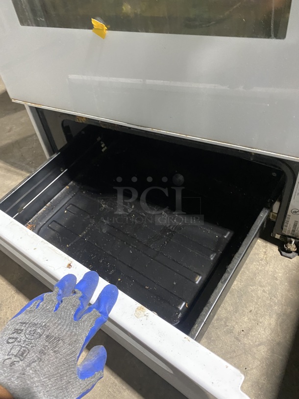  Electric Powered 4 Burner Stove! With Full Size Oven Underneath! Model: FFEF3018LWE SN: VF15058348! Working When Removed! On Legs! - Image 7 of 11