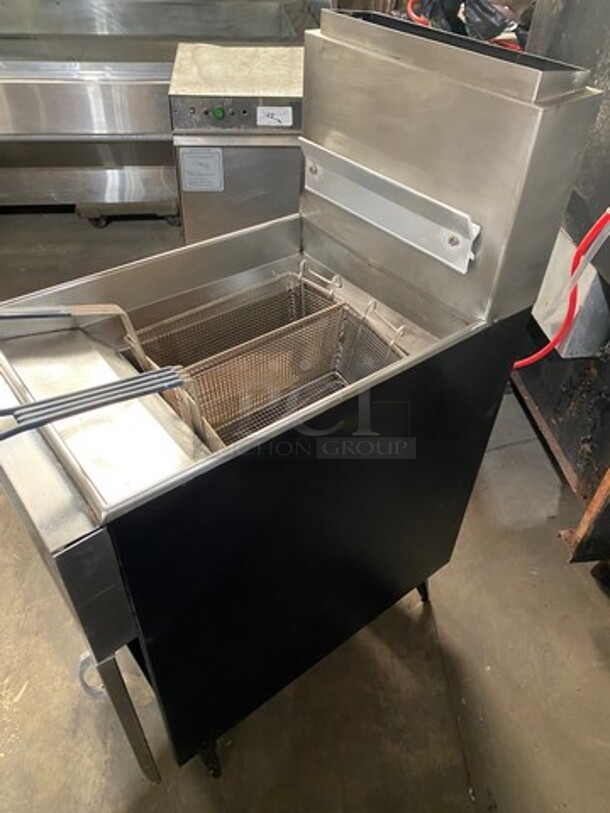Frymaster Commercial Natural Gas Powered Deep Fat Fryer! With 2 Frying Baskets! With Backsplash! All Stainless Steel! On Legs! Model: MJ36G2TSSPD SN: 67D1815BU - Image 4 of 9
