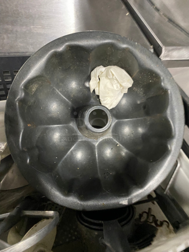 ALL ONE MONEY! MISCELLANEOUS ITEMS! Includes Baking Mold, Handheld Mixer, And More! - Image 3 of 5