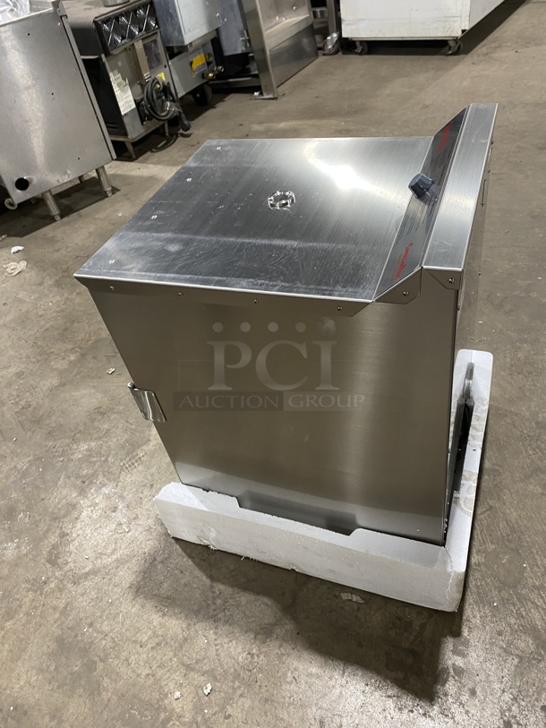 BRAND NEW IN THE BOX! Smokin Tex Electric Powered Insulated Pro Series Smoker/Slow Cooking Oven! Model 1400! SN: 140014908064 Real Wood Flavor! 110V 1 Phase! On Casters!
 - Image 5 of 9
