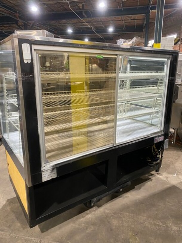 Federal Industries Commercial Dry Bakery Display Case Merchandiser! With Slanted Front Glass! With Sliding Rear Access Doors! Model: VH59 SN: 761812 120V 60HZ 1 Phase - Image 3 of 9