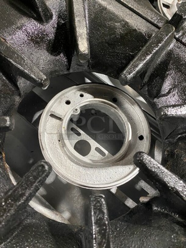 Sunfire Commercial Natural Gas Powered 10 Burner Stove! With Raised Back Splash! With 2 Full Size Oven Underneath! All Stainless Steel! On Casters! - Image 6 of 11