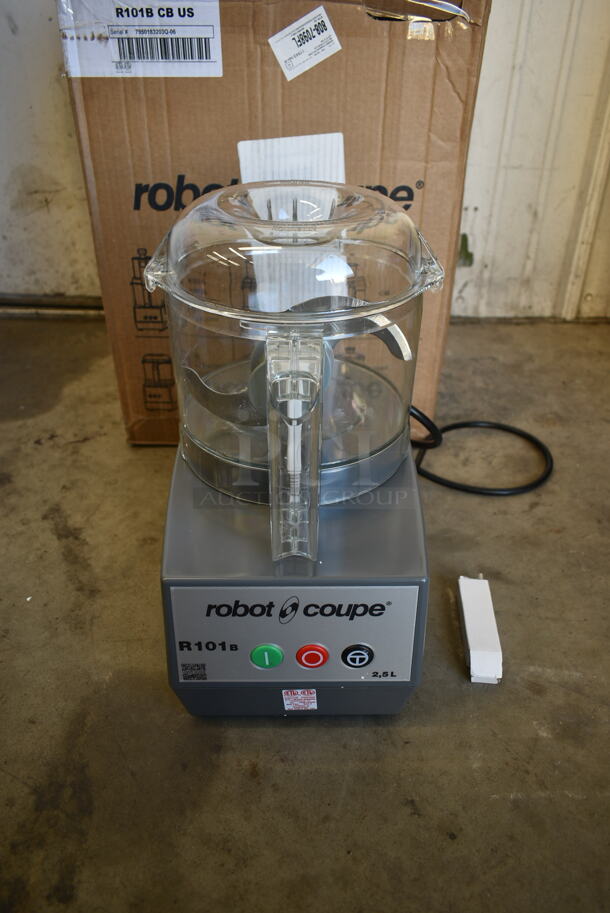 BRAND NEW SCRATCH AND DENT! Robot Coupe R 101 B Metal Commercial Countertop Food Processor w/ Bowl, Lid and S Blade. 120 Volts, 1 Phase. Tested and Working!