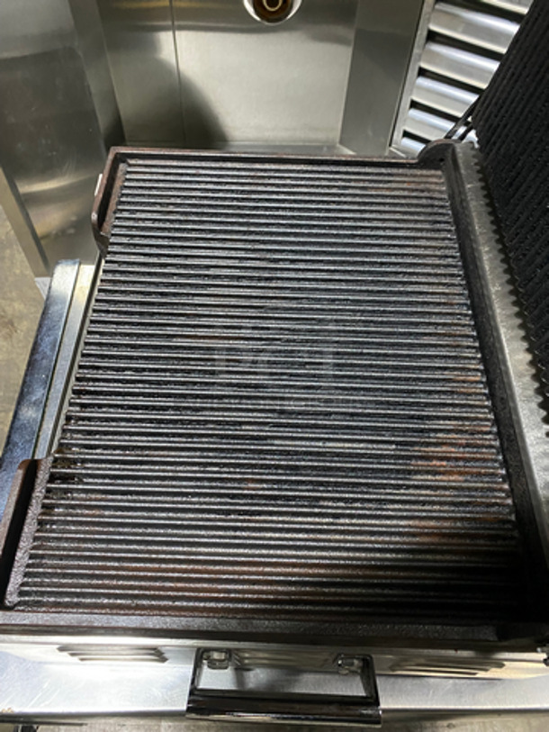 Waring Commercial Countertop Panini/Sandwich Supremo Grill! All Stainless Steel! Press With Ribbed Surface! Model: WPG250 120V 60HZ - Image 7 of 9