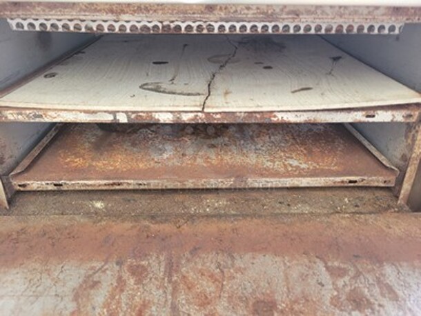 Bakers Pride Pizza Oven| One missing Stone.  - Image 6 of 11