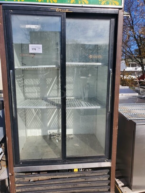 TRUE 2 Glass Sliding Door Merchandiser (Signs of wear) 40X29X78 - Image 4 of 7