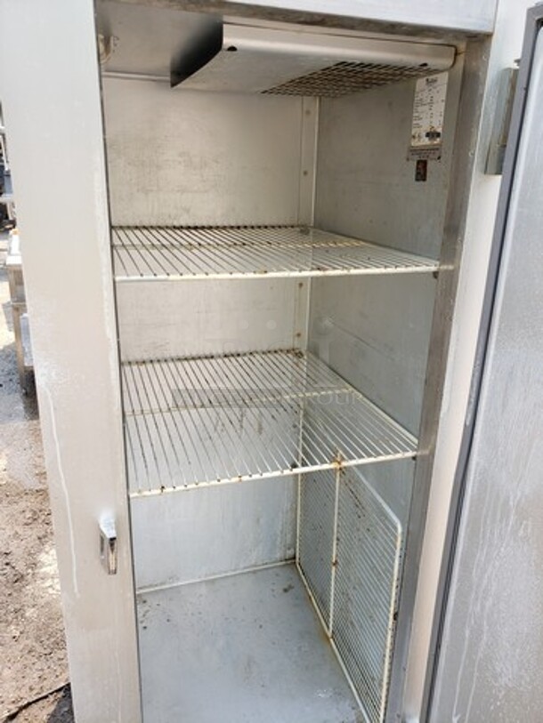 Traulsen G10010 One Section Reach In Refrigerator. Does not work! Sold as is! - Image 3 of 5