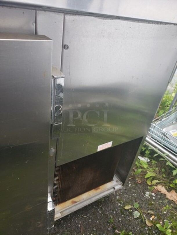 Beverage Air Sandwich Prep Table! Missing panel. - Image 3 of 7