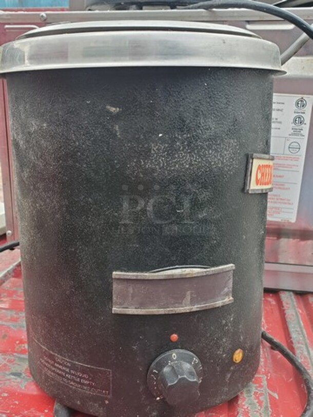 Avantco W300BK 6 Qt. Round Black Warmer - 120V, 300W BIDX2 - Image 4 of 5
