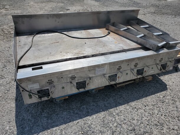 GARLAND CG-60F Natural Gas Thermostat Controlled 60"W Griddle 60 in. W x 38.75 in. D x 21 in. H - Image 1 of 6